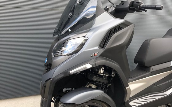 Gebrauchtmotorrad Piaggio MP3 530 HPE Exclusive - Bild 4 Gebrauchtmotorrad Piaggio MP3 530 HPE Exclusive - Bild 4