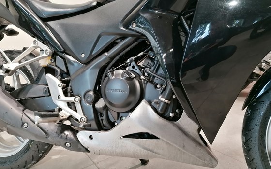 Gebrauchtmotorrad Honda CBR 250 R - Bild 4 Gebrauchtmotorrad Honda CBR 250 R - Bild 4