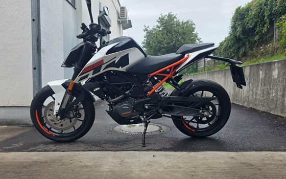 Gebrauchtmotorrad KTM 125 Duke - Bild 1 Gebrauchtmotorrad KTM 125 Duke - Bild 1