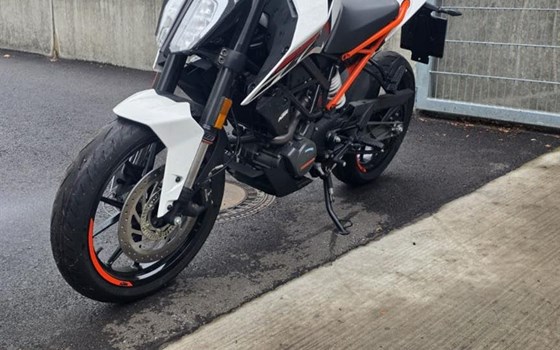 Gebrauchtmotorrad KTM 125 Duke - Bild 2 Gebrauchtmotorrad KTM 125 Duke - Bild 2