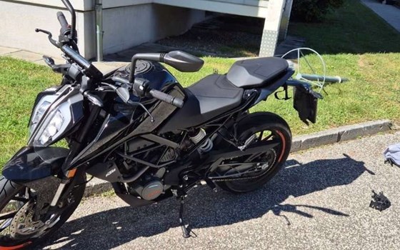 Gebrauchtmotorrad KTM 125 Duke - Bild 1 Gebrauchtmotorrad KTM 125 Duke - Bild 1