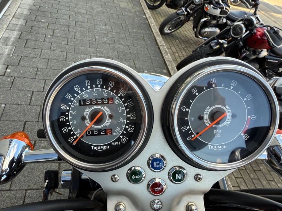 Angebot Triumph Bonneville T100 Bild 9: Angebot Triumph Bonneville T100