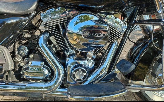 Gebrauchtmotorrad Harley-Davidson Road King Classic FLHRC - Bild 10