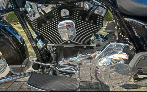 Gebrauchtmotorrad Harley-Davidson Road King Classic FLHRC - Bild 11