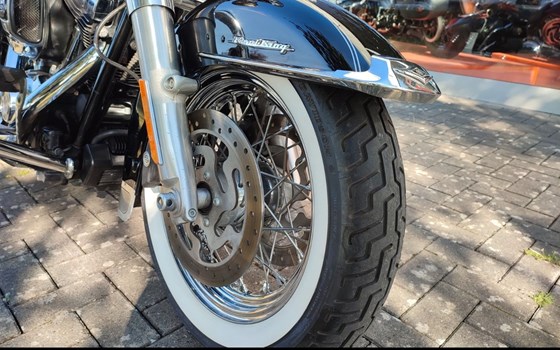 Gebrauchtmotorrad Harley-Davidson Road King Classic FLHRC - Bild 12