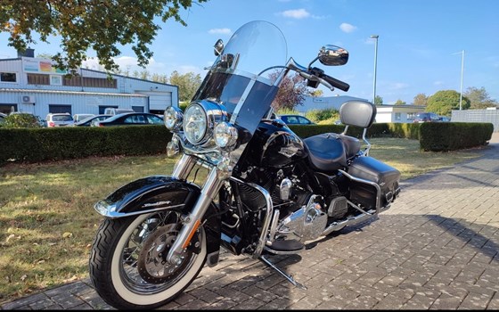 Gebrauchtmotorrad Harley-Davidson Road King Classic FLHRC - Bild 4
