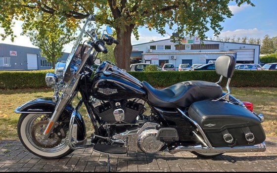 Gebrauchtmotorrad Harley-Davidson Road King Classic FLHRC - Bild 5