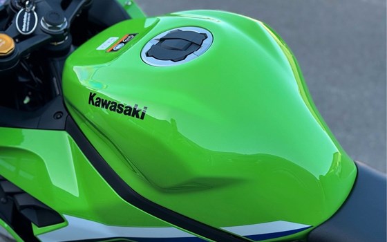 Neufahrzeug Kawasaki Ninja ZX-4RR - Bild 13