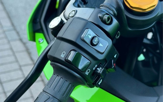 Neufahrzeug Kawasaki Ninja ZX-4RR - Bild 16
