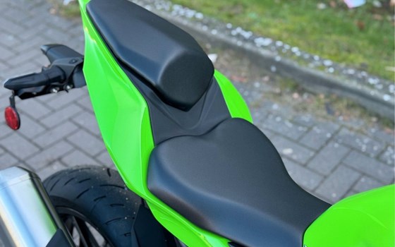 Neufahrzeug Kawasaki Ninja ZX-4RR - Bild 9