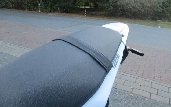 Neufahrzeug KTM 125 SMC R - Bild 13