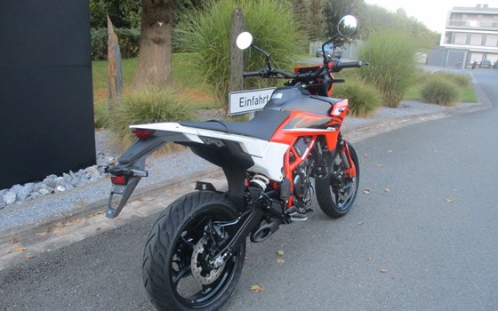 Neufahrzeug KTM 125 SMC R - Bild 9