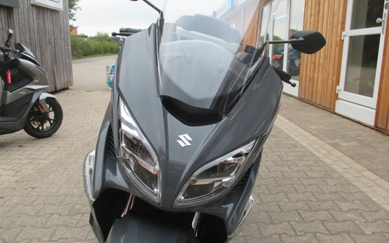 Gebrauchtmotorrad Suzuki Burgman 400 - Bild 8
