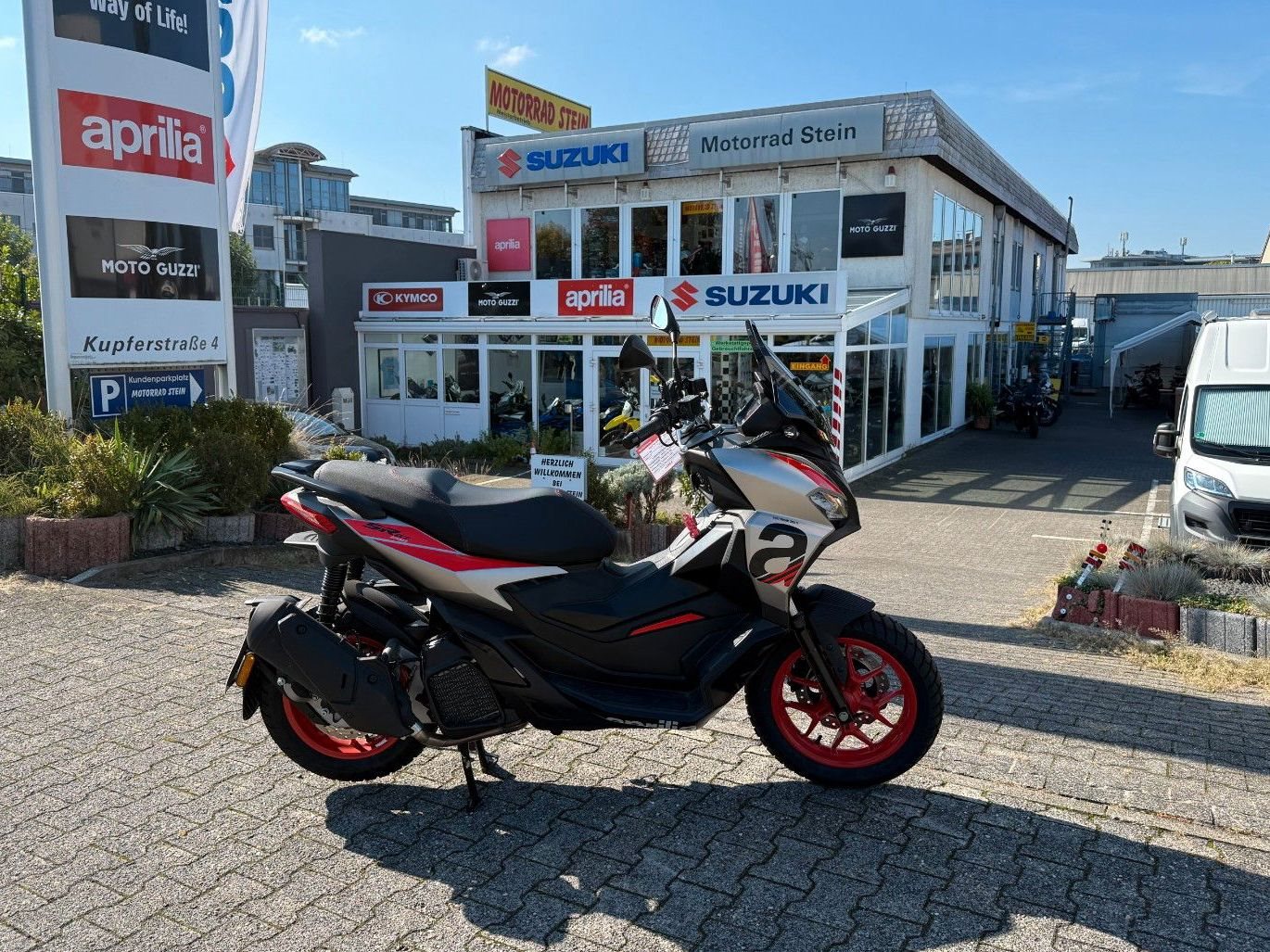 Aprilia SR GT Sport 200