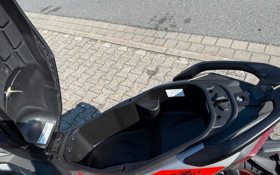 Gebrauchtmotorrad Aprilia SR GT Sport 200 - Bild 11