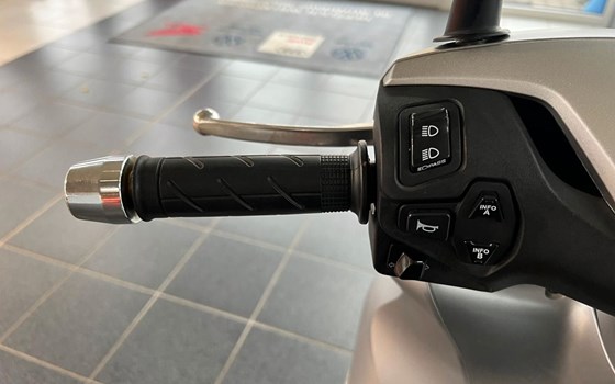 Gebrauchtmotorrad Honda SH350i - Bild 12