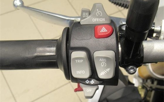 Gebrauchtmotorrad BMW S 1000 R - Bild 8