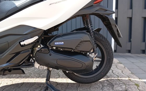 Gebrauchtmotorrad Honda Forza 125 - Bild 7