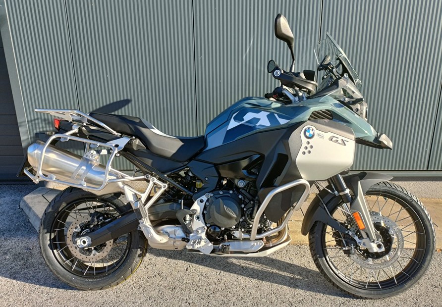 BMW F 900 GS Adventure (SAGE GREEN MET.)