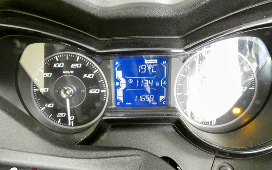 Gebrauchtmotorrad Yamaha XMAX 300 Tech MAX - Bild 6 Gebrauchtmotorrad Yamaha XMAX 300 Tech MAX - Bild 6