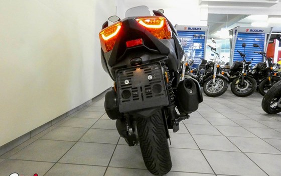 Gebrauchtmotorrad Yamaha XMAX 300 Tech MAX - Bild 5 Gebrauchtmotorrad Yamaha XMAX 300 Tech MAX - Bild 5