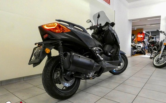 Gebrauchtmotorrad Yamaha XMAX 300 Tech MAX - Bild 3 Gebrauchtmotorrad Yamaha XMAX 300 Tech MAX - Bild 3
