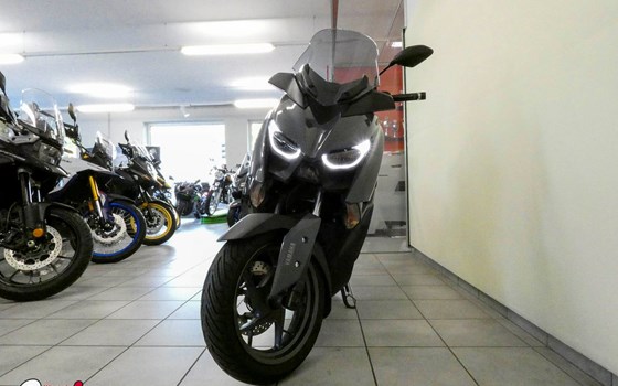 Gebrauchtmotorrad Yamaha XMAX 300 Tech MAX - Bild 4 Gebrauchtmotorrad Yamaha XMAX 300 Tech MAX - Bild 4