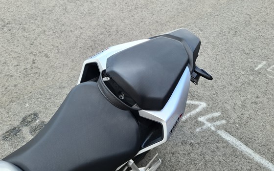 Gebrauchtmotorrad Honda CB750 Hornet - Bild 11 Gebrauchtmotorrad Honda CB750 Hornet - Bild 11