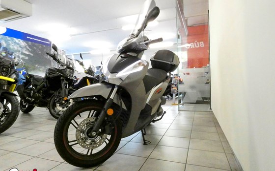 Gebrauchtmotorrad Honda SH300i - Bild 8 Gebrauchtmotorrad Honda SH300i - Bild 8