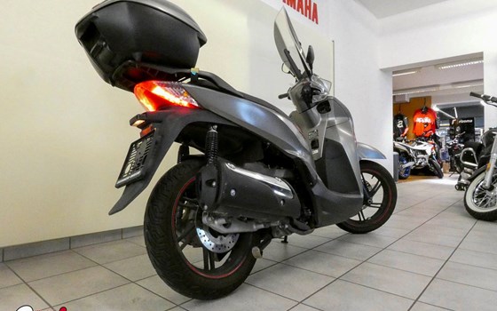Gebrauchtmotorrad Honda SH300i - Bild 3 Gebrauchtmotorrad Honda SH300i - Bild 3