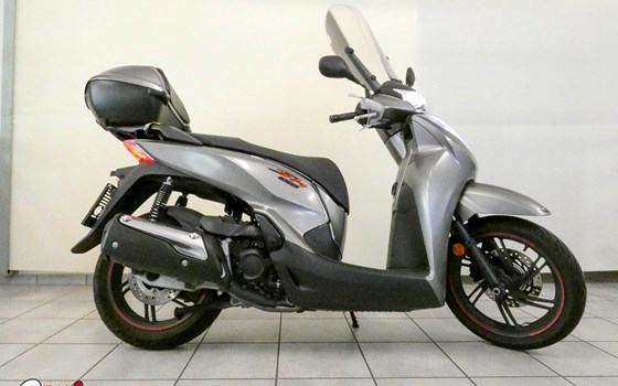Gebrauchtmotorrad Honda SH300i - Bild 2 Gebrauchtmotorrad Honda SH300i - Bild 2