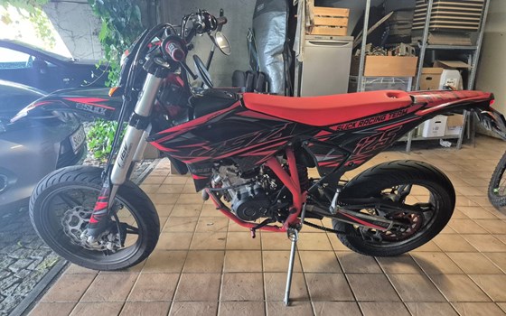 Gebrauchtmotorrad Beta RR 125 4T - Bild 2 Gebrauchtmotorrad Beta RR 125 4T - Bild 2