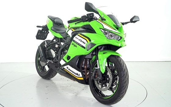 Neufahrzeug Kawasaki Ninja ZX-4RR - Bild 2