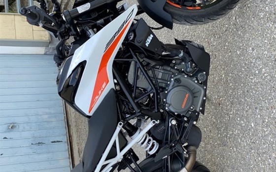 Gebrauchtmotorrad KTM 390 Duke - Bild 1 Gebrauchtmotorrad KTM 390 Duke - Bild 1
