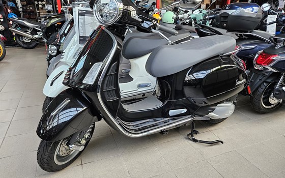 Gebrauchtmotorrad Vespa GTS 300 - Bild 1