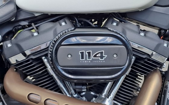 Gebrauchtmotorrad Harley-Davidson Softail Fat Bob 114 FXFBS - Bild 8