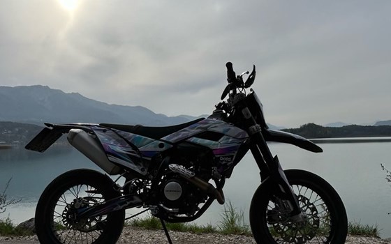 Gebrauchtmotorrad Sherco 125 4-Takt SM Black Moon RS - Bild 6 Gebrauchtmotorrad Sherco 125 4-Takt SM Black Moon RS - Bild 6