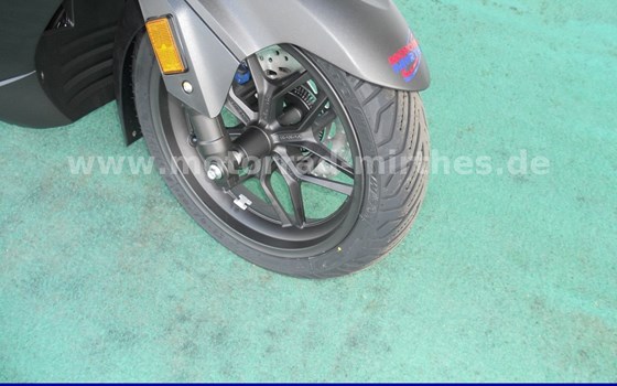 Gebrauchtmotorrad Honda Forza 125 - Bild 3