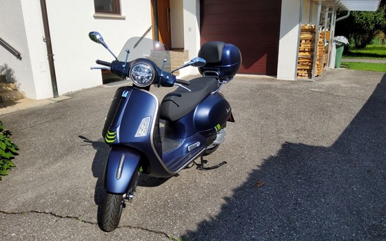 Gebrauchtmotorrad Vespa GTS 300 - Bild 1 Gebrauchtmotorrad Vespa GTS 300 - Bild 1