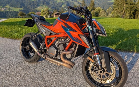 Gebrauchtmotorrad KTM 1290 Super Duke R - Bild 1 Gebrauchtmotorrad KTM 1290 Super Duke R - Bild 1