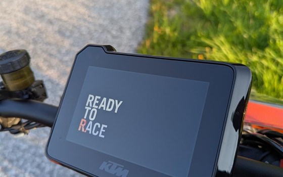 Gebrauchtmotorrad KTM 1290 Super Duke R - Bild 9 Gebrauchtmotorrad KTM 1290 Super Duke R - Bild 9