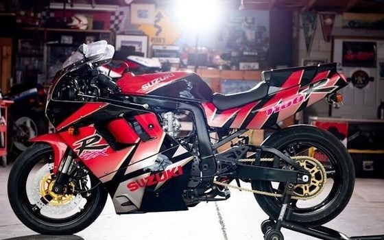 Gebrauchtmotorrad Suzuki GSX-R 1100 - Bild 10 Gebrauchtmotorrad Suzuki GSX-R 1100 - Bild 10