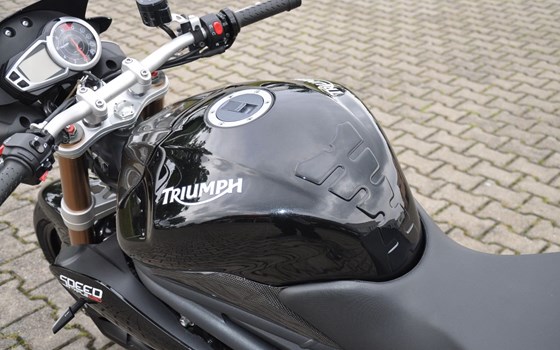Gebrauchtmotorrad Triumph Speed Triple 1050 - Bild 4