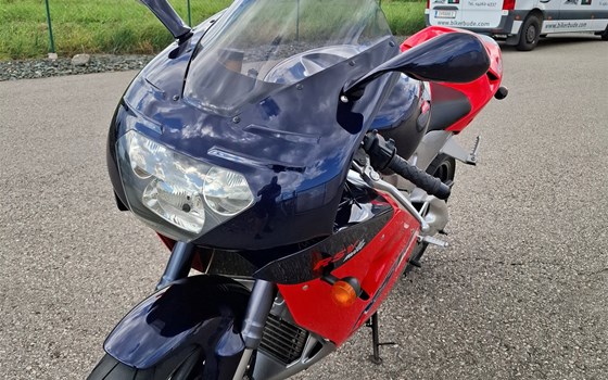 Gebrauchtmotorrad Aprilia RSV 1000 (RSV Mille) - Bild 1 Gebrauchtmotorrad Aprilia RSV 1000 (RSV Mille) - Bild 1