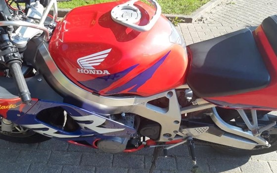 Gebrauchtmotorrad Honda CBR 900 RR Fireblade - Bild 11