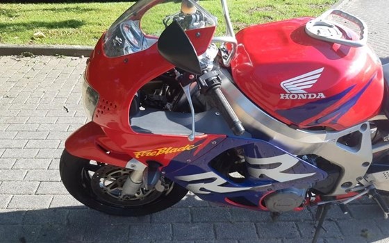 Gebrauchtmotorrad Honda CBR 900 RR Fireblade - Bild 12