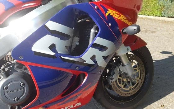 Gebrauchtmotorrad Honda CBR 900 RR Fireblade - Bild 6
