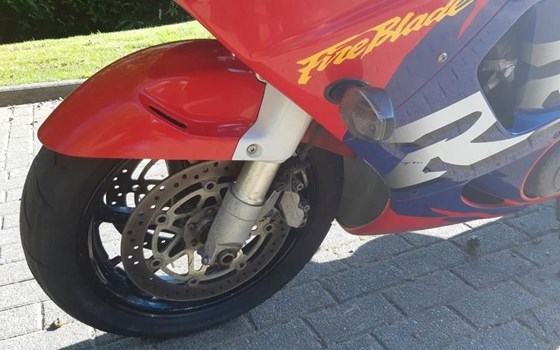 Gebrauchtmotorrad Honda CBR 900 RR Fireblade - Bild 8