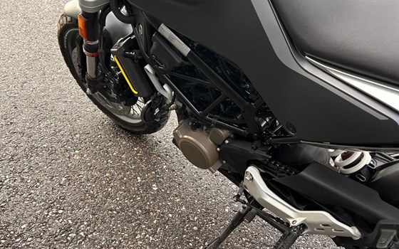 Gebrauchtmotorrad Husqvarna Svartpilen 125 - Bild 5 Gebrauchtmotorrad Husqvarna Svartpilen 125 - Bild 5