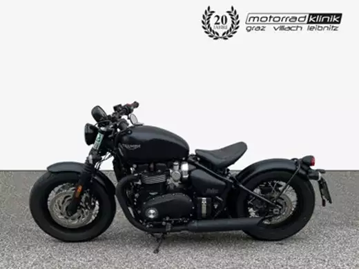 Triumph Bonneville Bobber Black